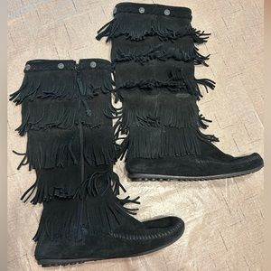 Minnetonka Black Fringe Boots Size 9